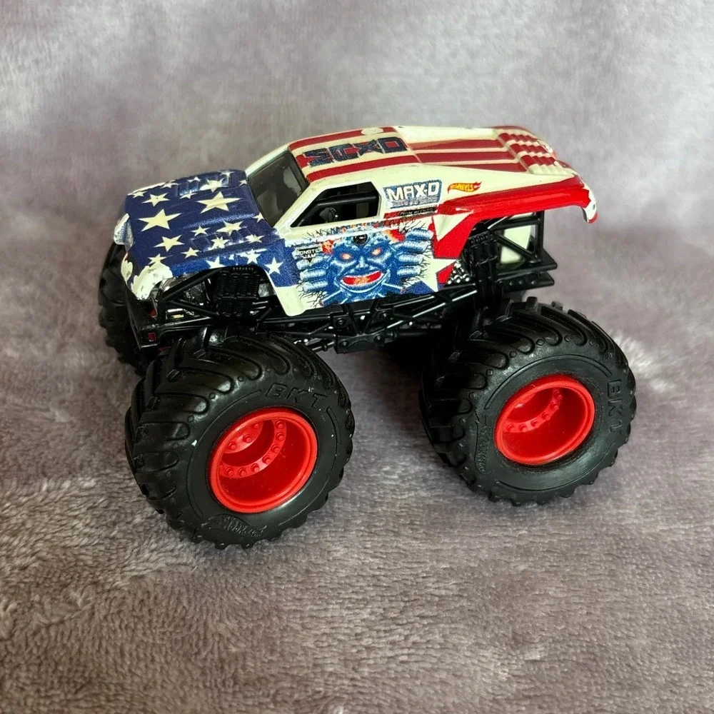 Hot Wheels Monster Jam Max-D American Flag Stars Stripes Monster Truck 1:64